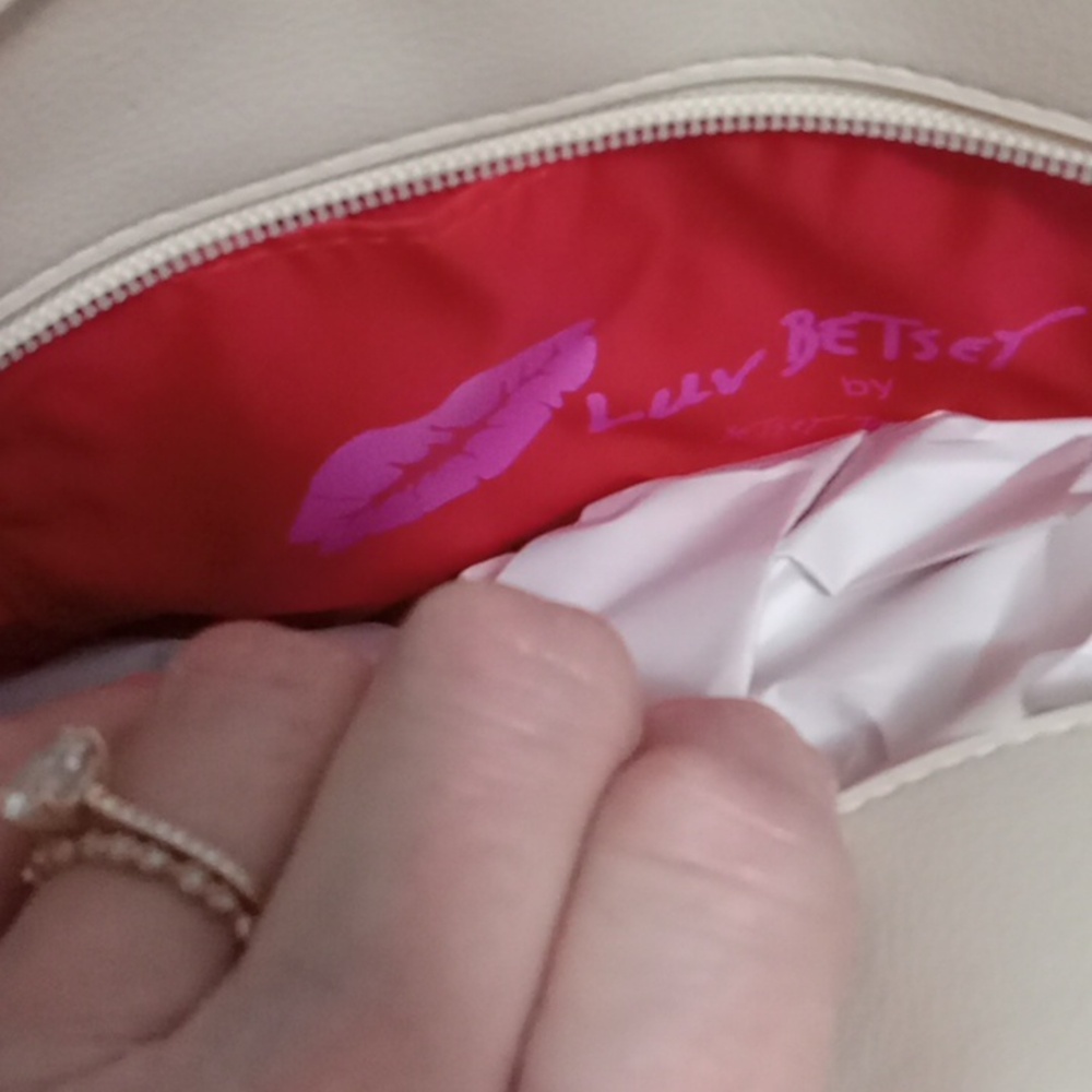 Betsey Johnson Conversation Hearts Canvas Crossbody NWT - Picture 6 of 6